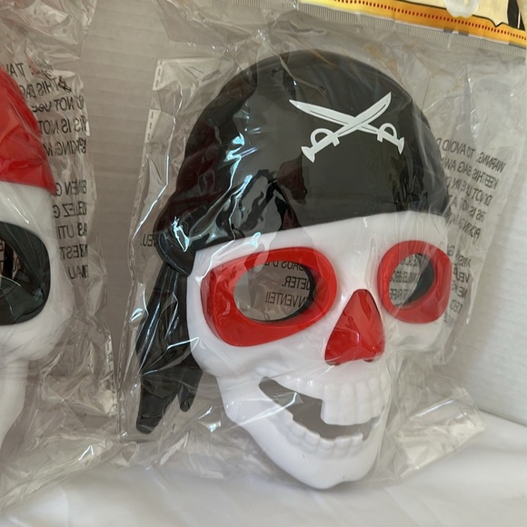 Kids Pirate Skull Halloween Mask Thick Plastic Light Up Eyes Set of 2 Costume - Picture 3 of 14